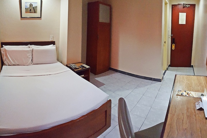 Room 27 of 69
