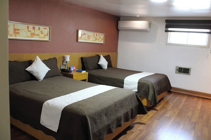 Room 12 of 34