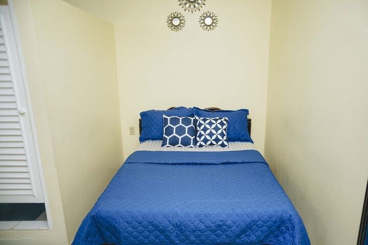 Room 6 of 30