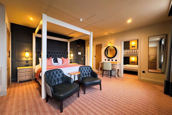 Room 28 of 74