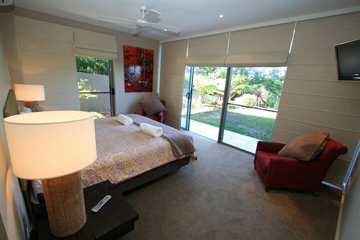 Room 4 of 12