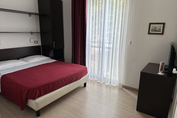 Room 6 of 32