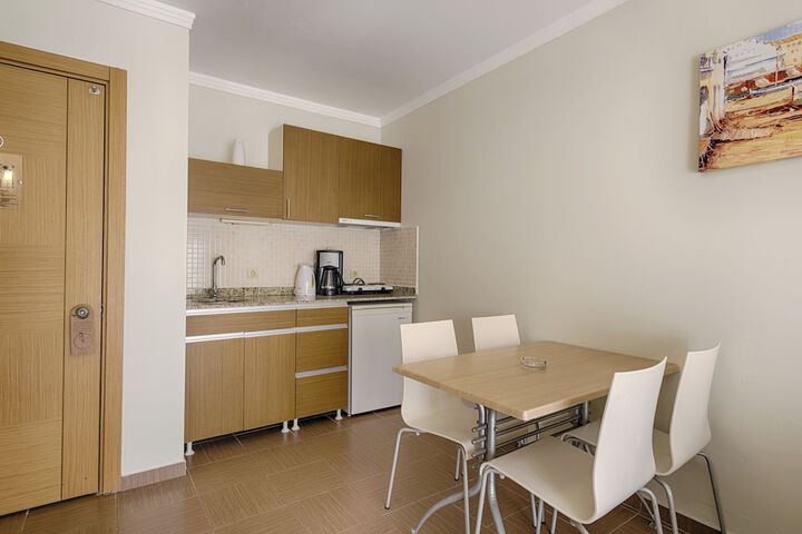 Room 7 of 48