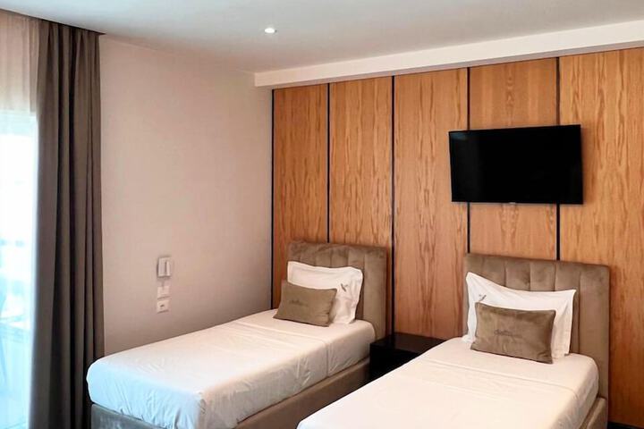 Room 25 of 47