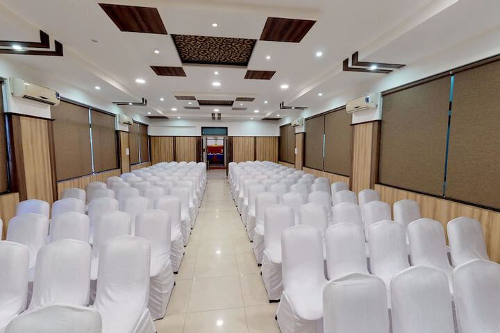 Ballroom/Hall 27 of 30