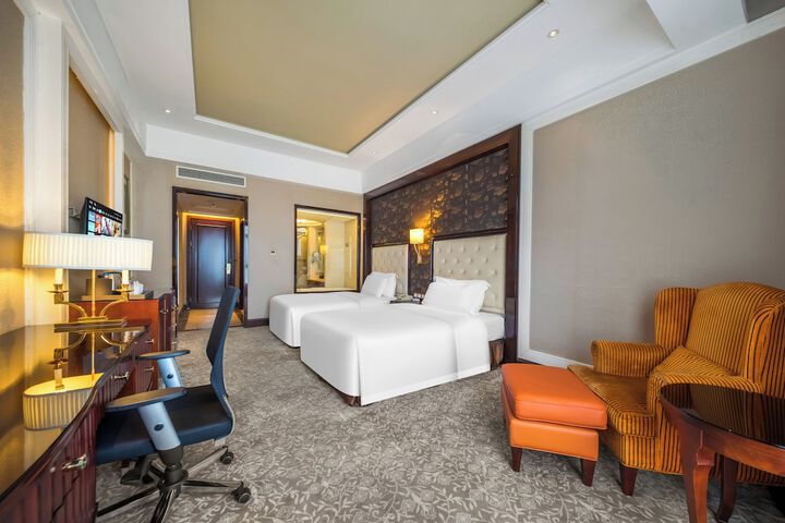 Room 13 of 28