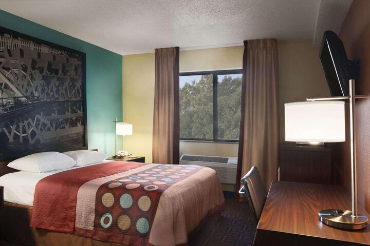 1 Queen Bed Accessible Room (11 of 14)
