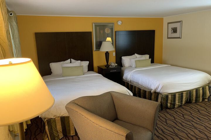 Classic 2 Queen Beds (12 of 13)