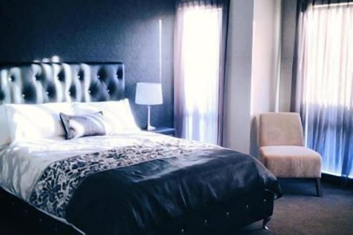 Room 11 of 38