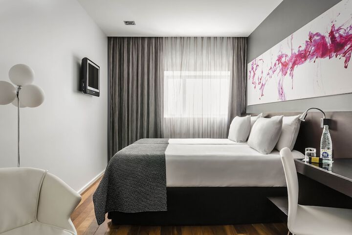 Room 4 of 38