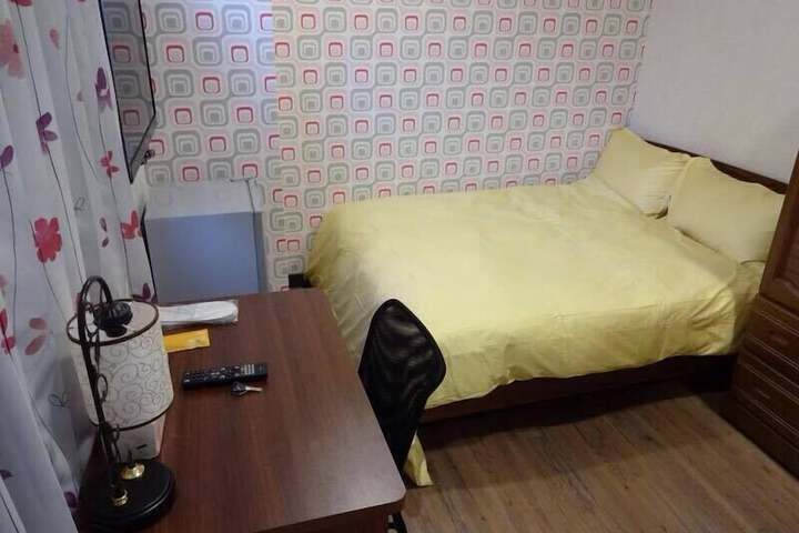 Room 5 of 16