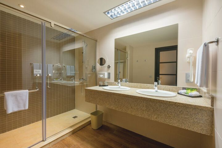 Room 19 of 53