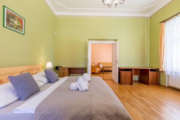 Room 5 of 92