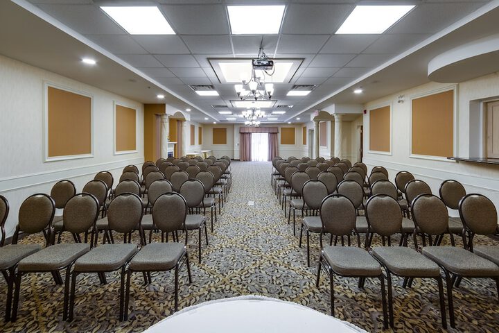 Ballroom/Hall 75 of 84