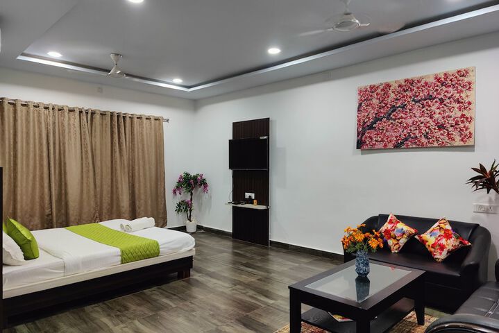 Room 5 of 8
