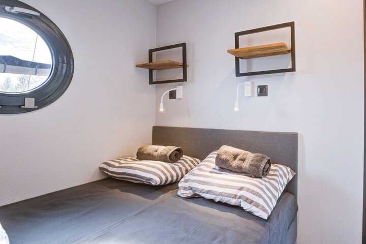 Room 2 of 19