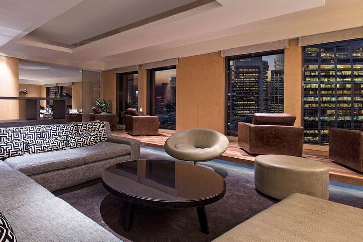 Lounge 55 of 68