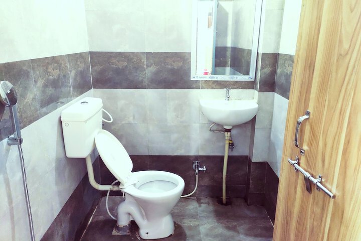 Room 10 of 12