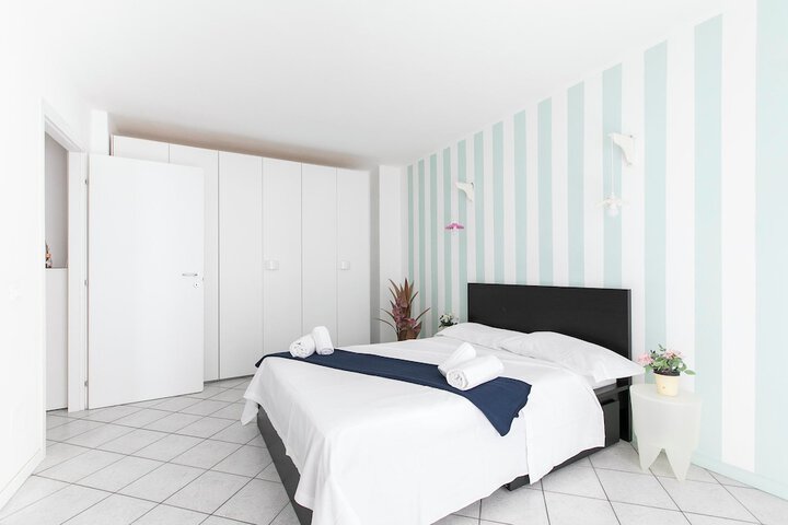 Room 3 of 41