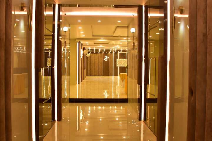 Ballroom/Hall 52 of 61