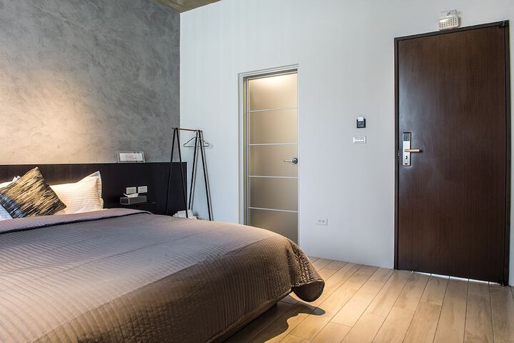 Room 18 of 100