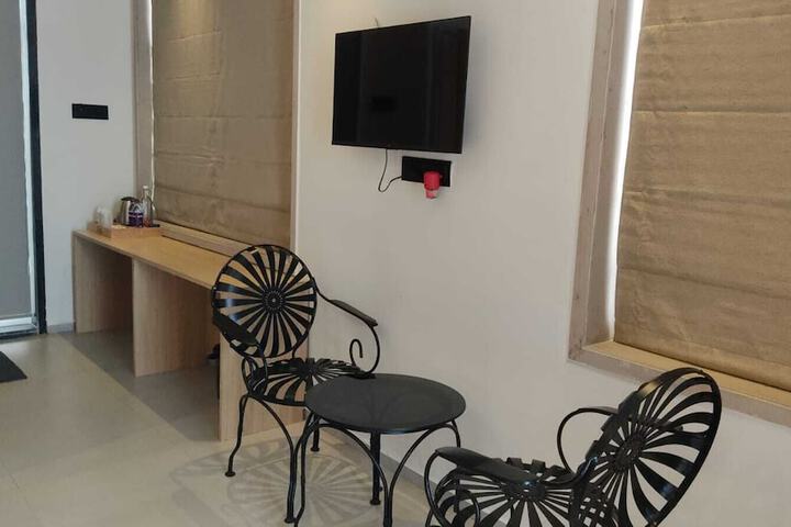 Room 2 of 72