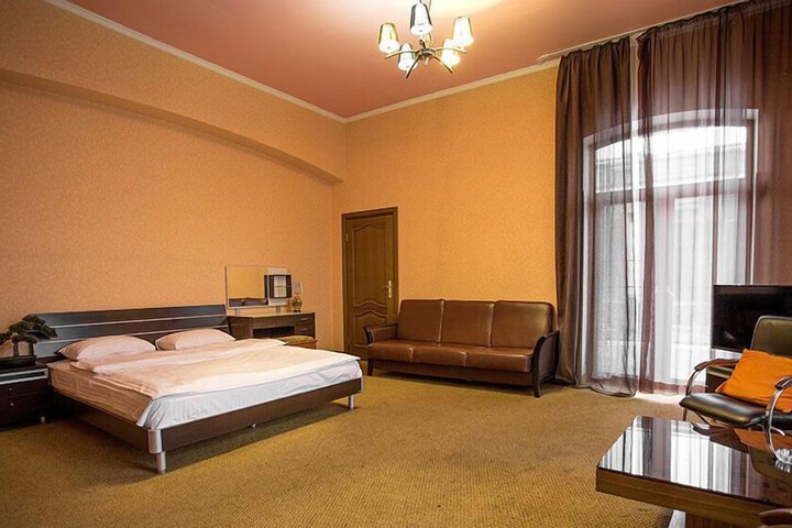 Room 9 of 30