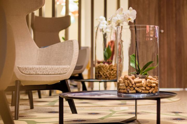 Lounge 70 of 75