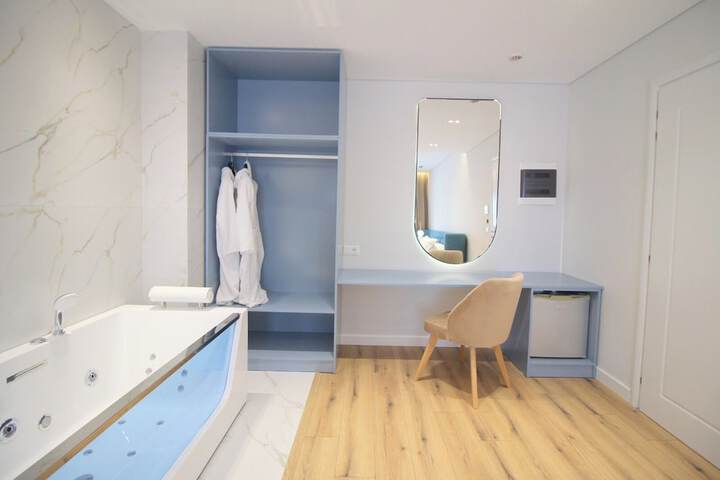 Room 3 of 49