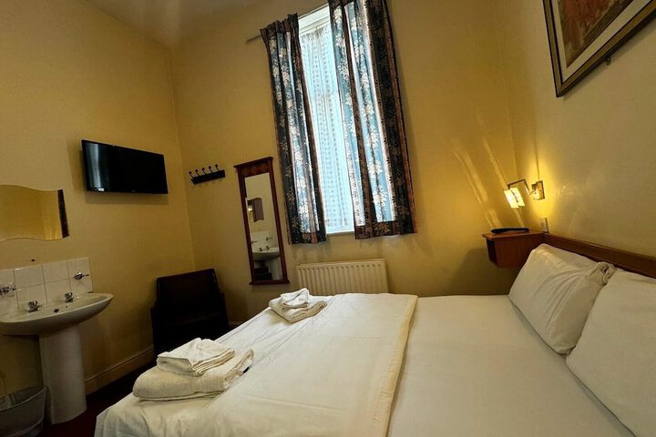 Room 32 of 95