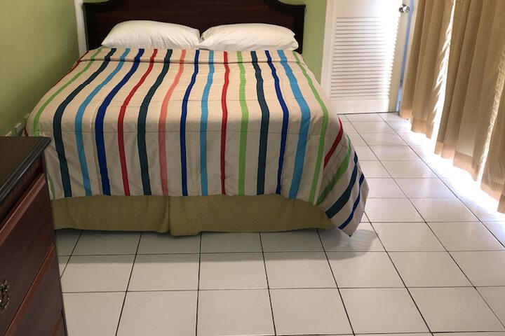Room 4 of 17