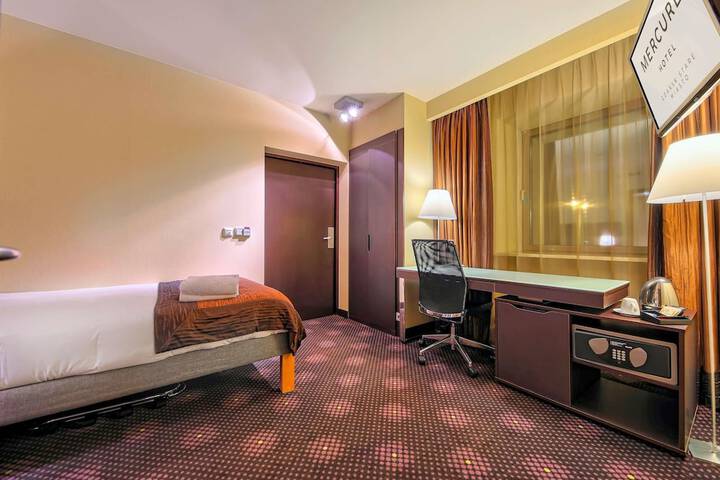 Room 14 of 160