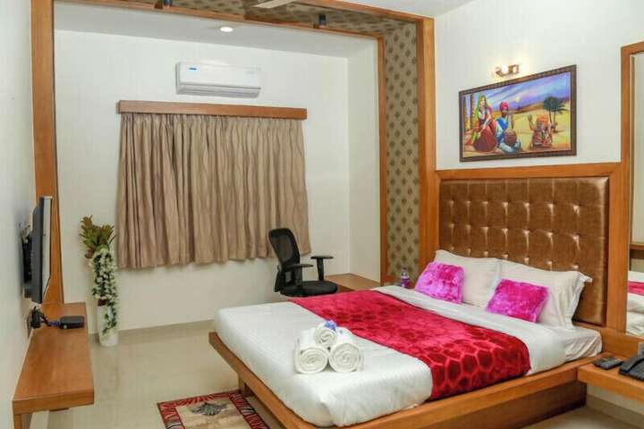Room 4 of 14