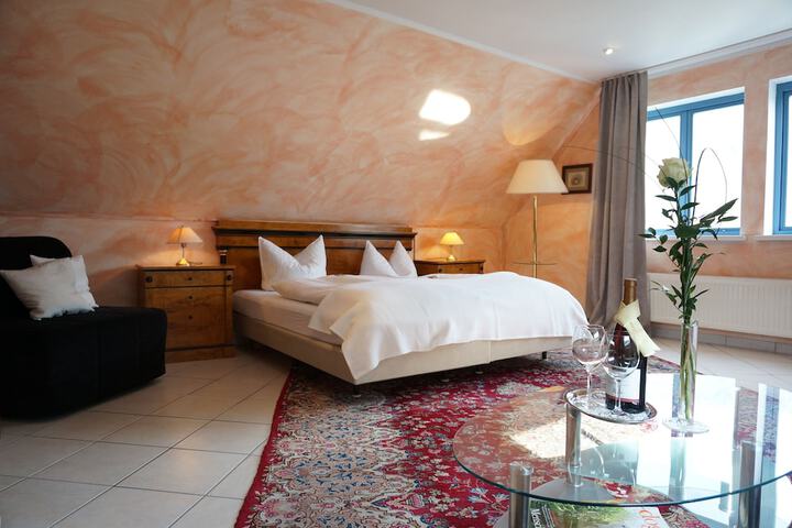 Room 44 of 100