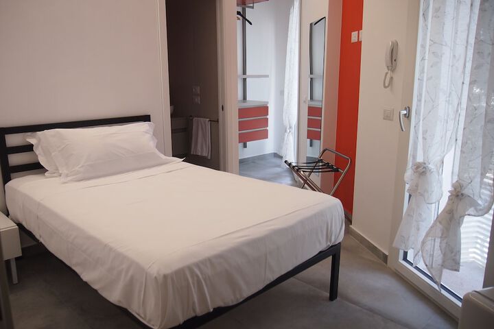 Room 13 of 159