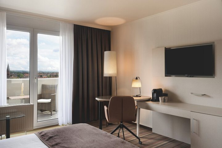 Room 13 of 28