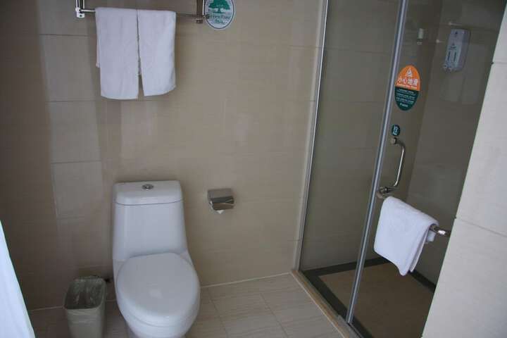 Room 33 of 42