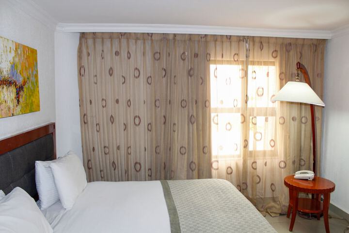 Room 12 of 90