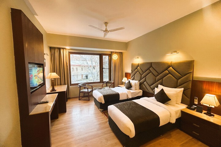 Room 3 of 25