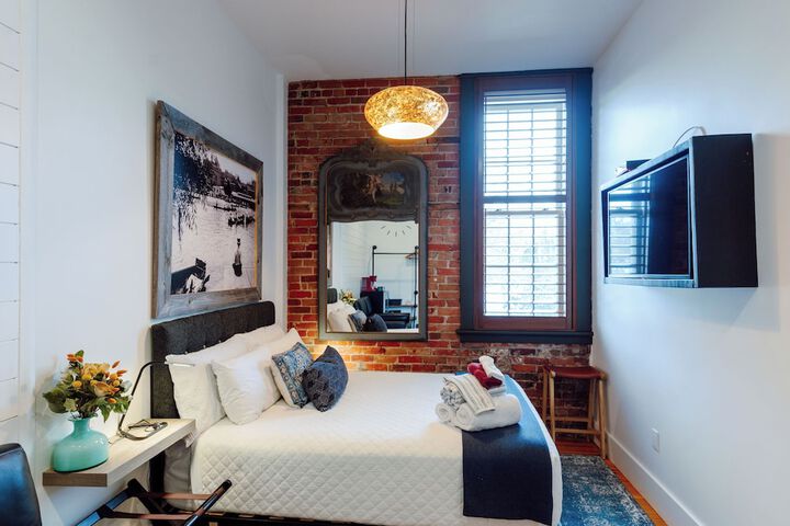 Room 15 of 172