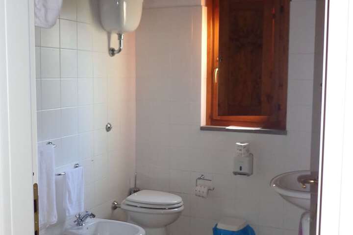 Room 17 of 35