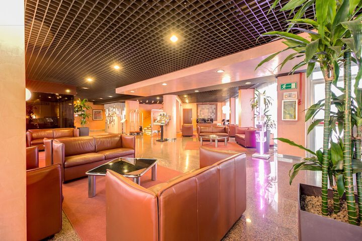 Entrance & Lobby