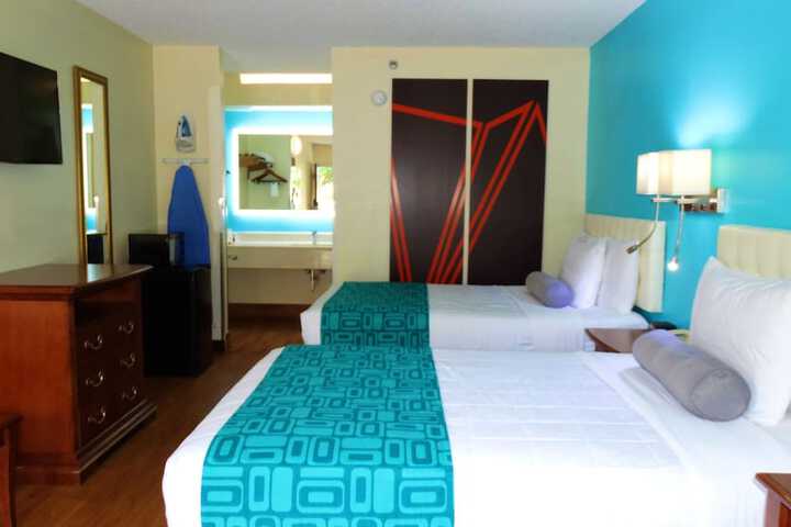 Double Accessible King Size Bed (8 of 12)