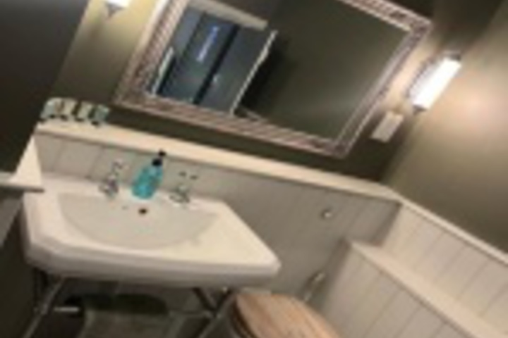 Room 121 of 312