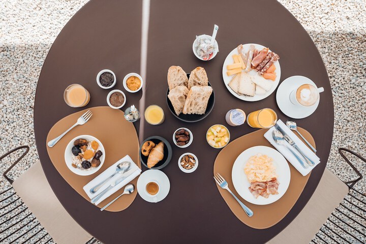 Breakfast/Coffee Service 28 of 47