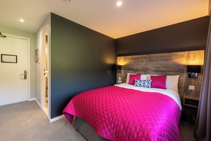 Room 16 of 48