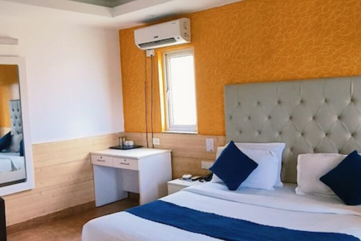 Room 3 of 34