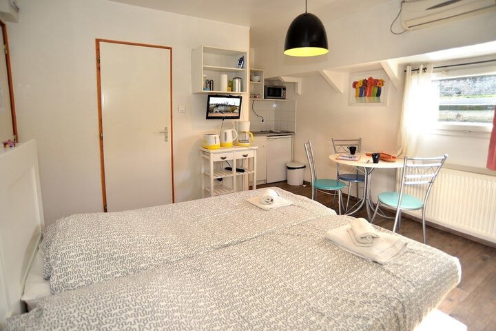 Room 6 of 51