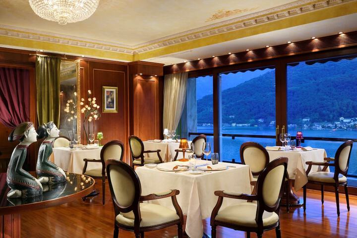 Dining 74 of 106