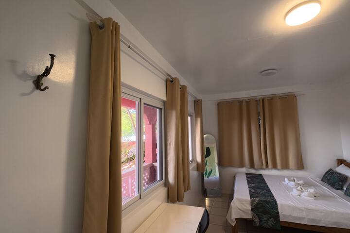 Room 27 of 144
